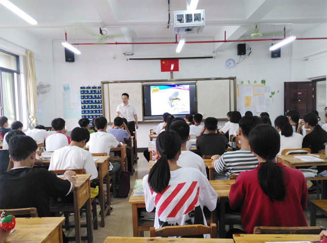 广西物资学校开展“开学第一课”教学活动